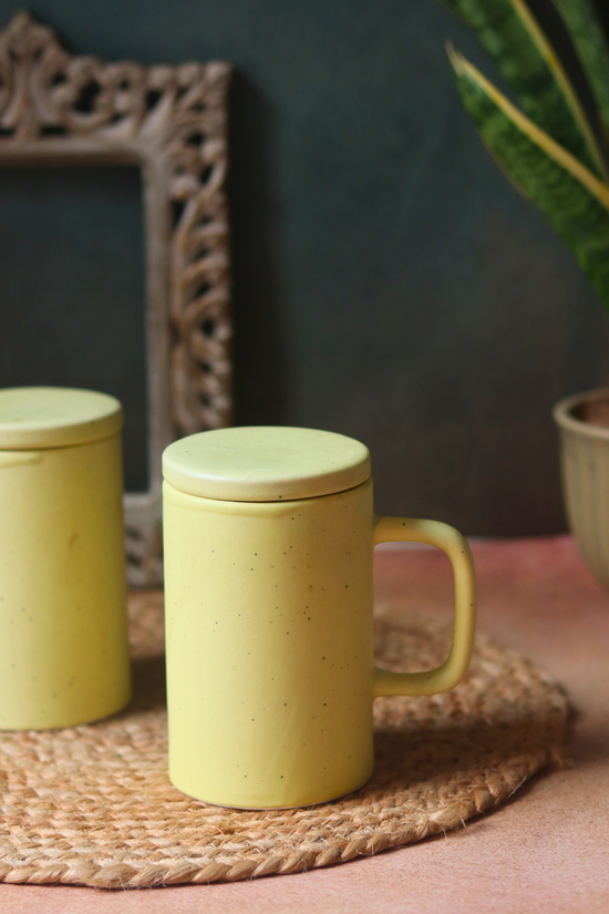 Ceramic mug with lid
