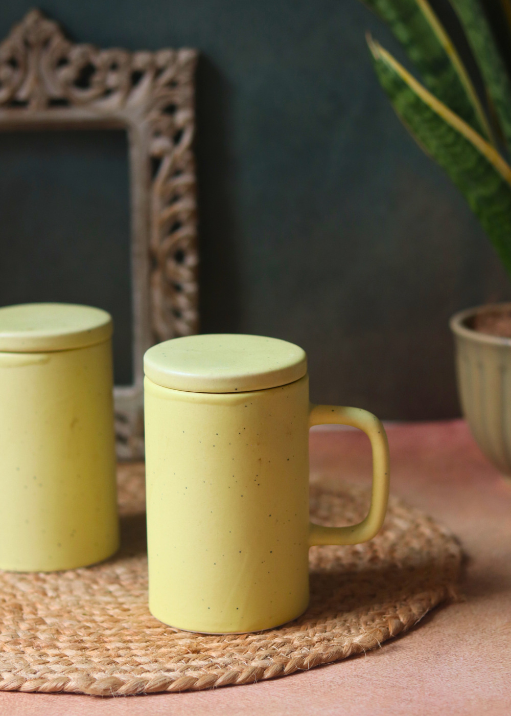 Ceramic mug with lid