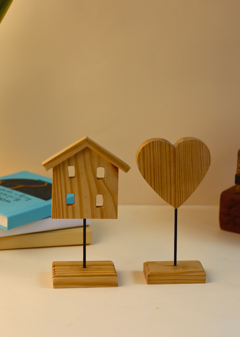 set of two decor stand hut & heart