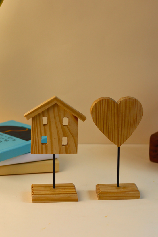set of two decor stand hut & heart