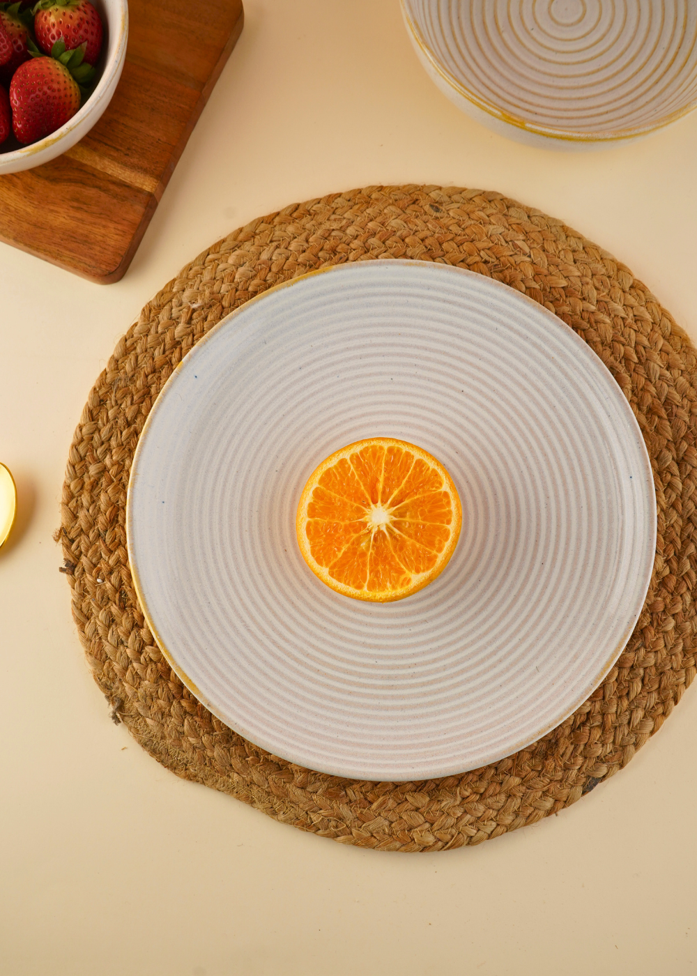 white dinner plate with ceramic material