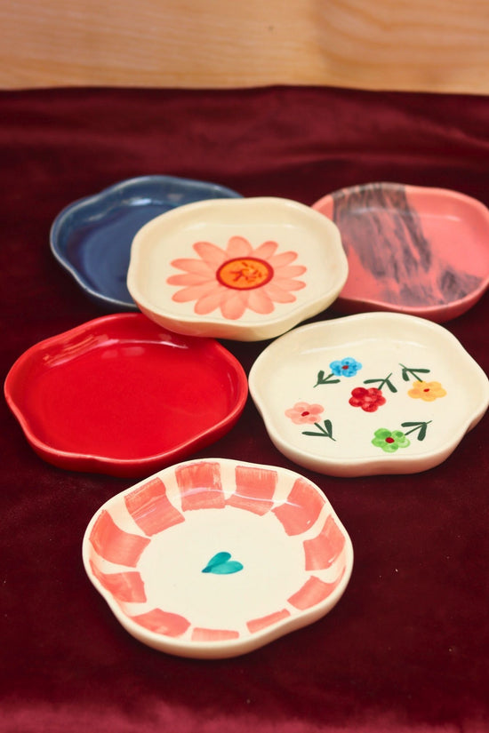 Set of 6 Neutral & Handpainted Dessert plate (for the price of 5) made by ceramic