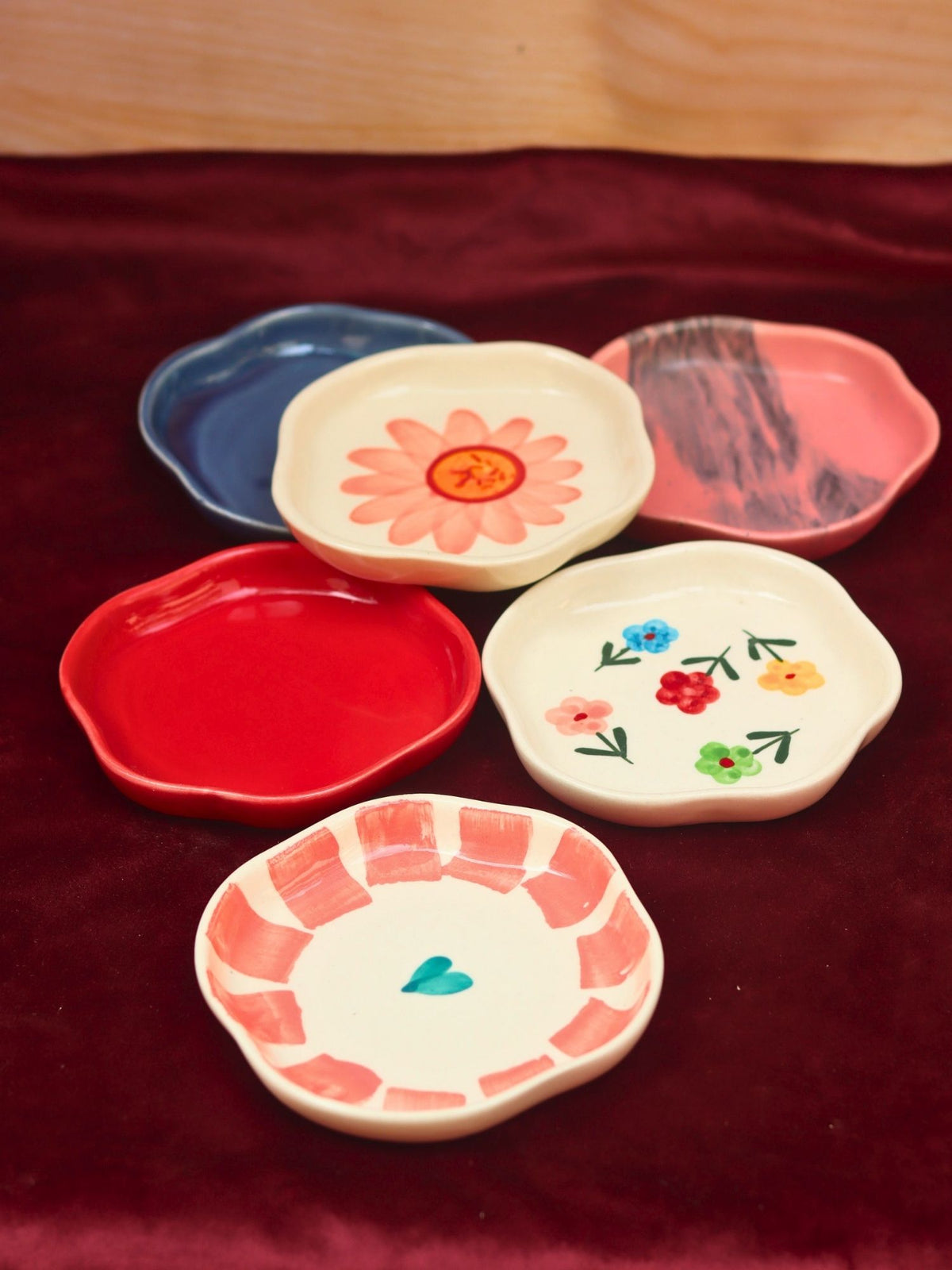Set of 6 Neutral & Handpainted Dessert plate (for the price of 5) made by ceramic