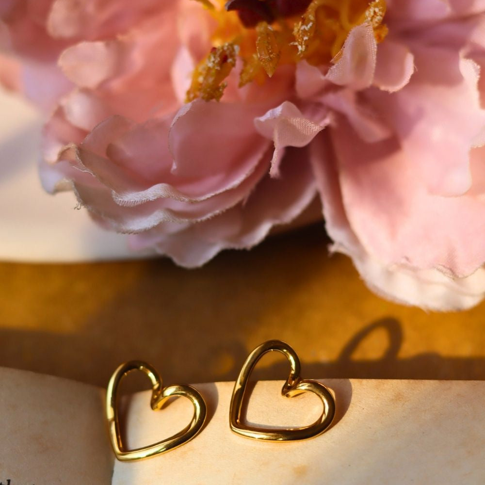 Hypoallergic Serene Heart Earrings