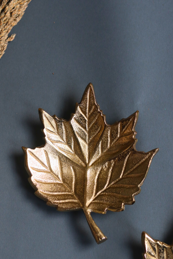 Leaf patterned bowl golden 