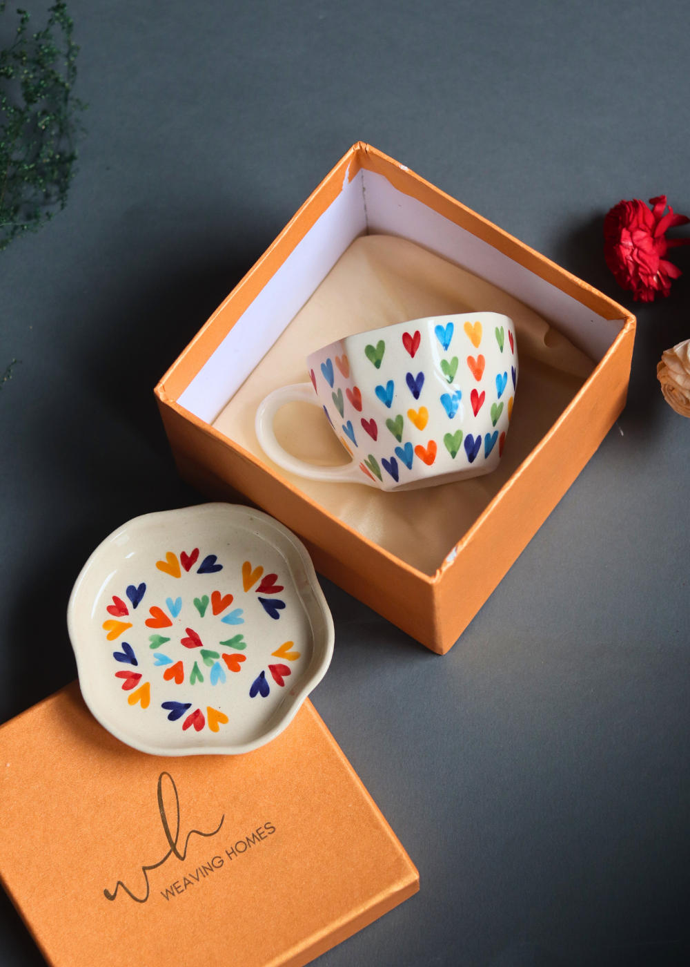 loveislove mug & loveislove dessert plate in a gift box