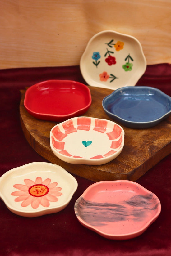 Set of 6 Neutral & Handpainted Dessert plate (for the price of 5) with premium quality material
