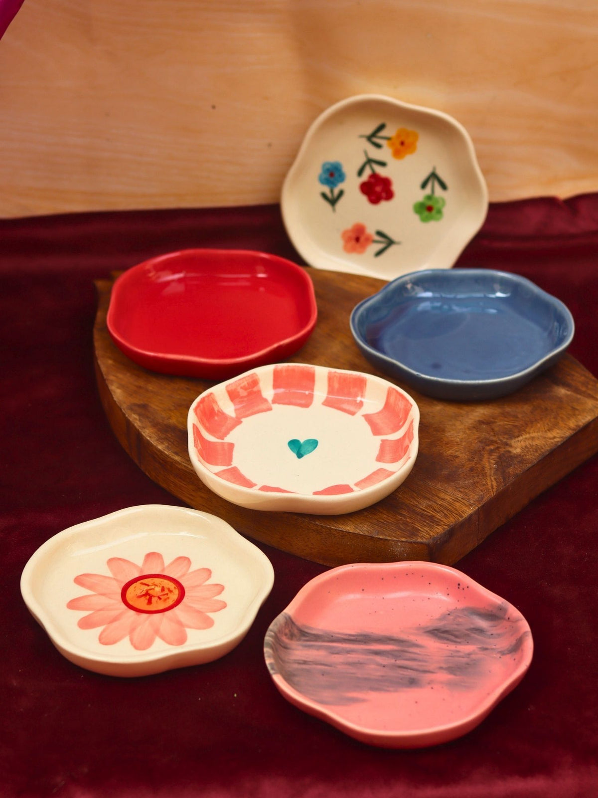 Set of 6 Neutral & Handpainted Dessert plate (for the price of 5) with premium quality material