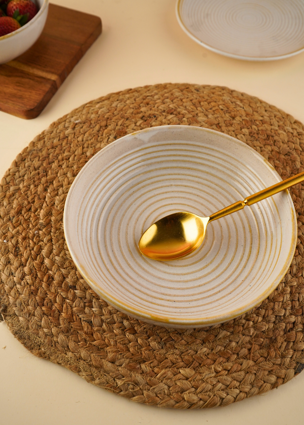 pearl white swirl bowl with white color