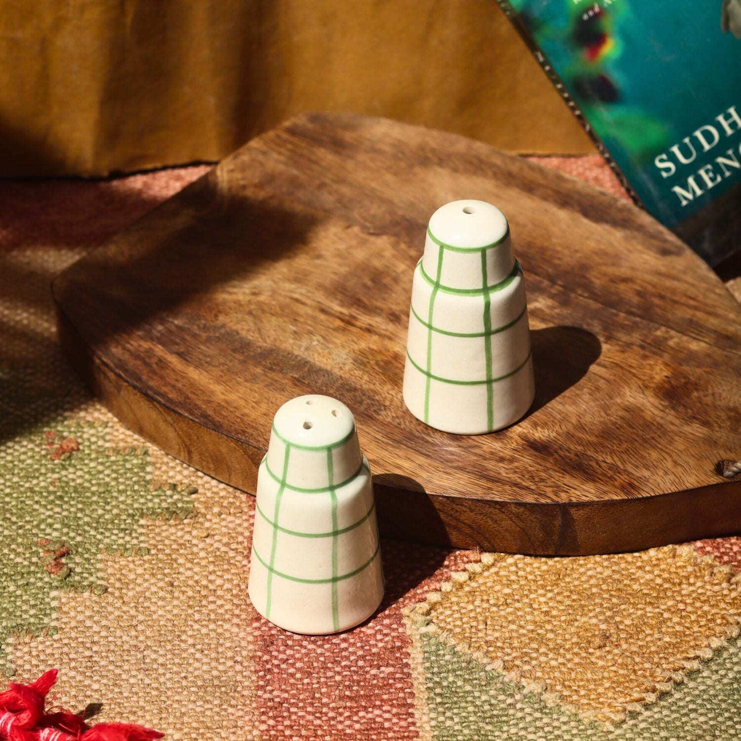 Chequered Salt Pepper Shakers made by ceramic