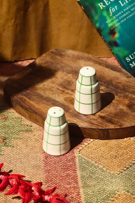 Chequered Salt Pepper Shakers made by ceramic