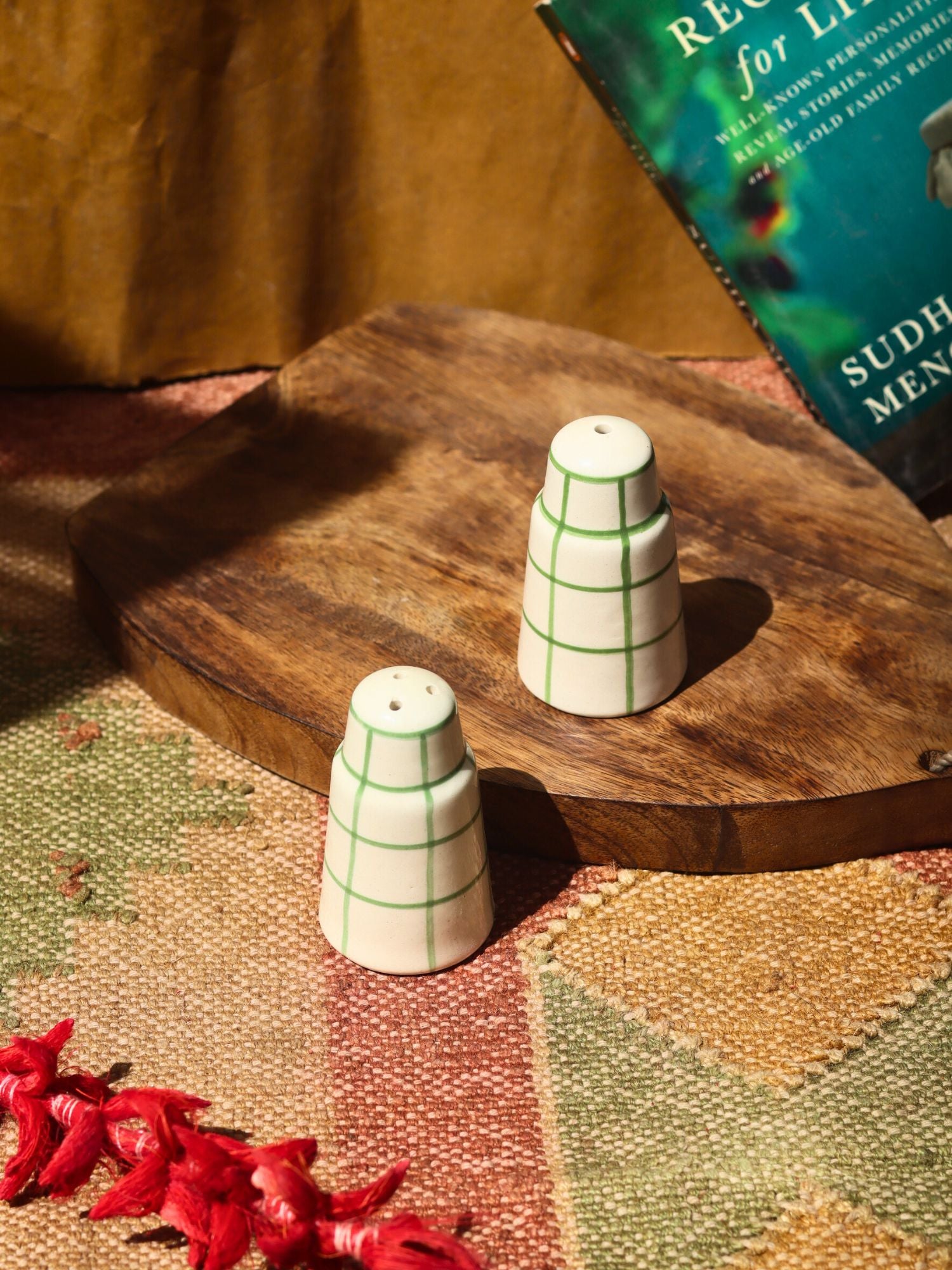 Chequered Salt Pepper Shakers made by ceramic