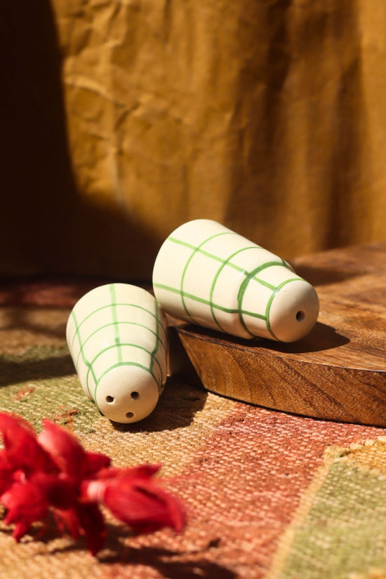 Chequered Salt Pepper Shakers with premium quality material