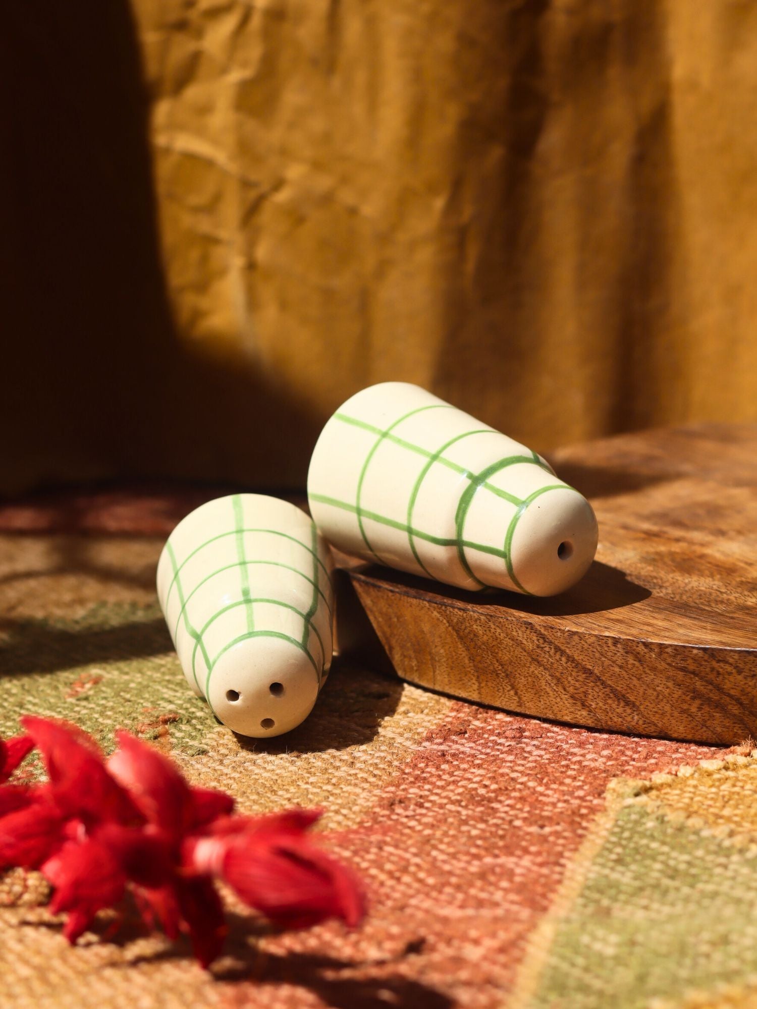Chequered Salt Pepper Shakers with premium quality material