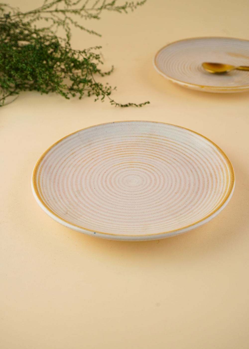 pearl white swirl quarter plate made by ceramic 