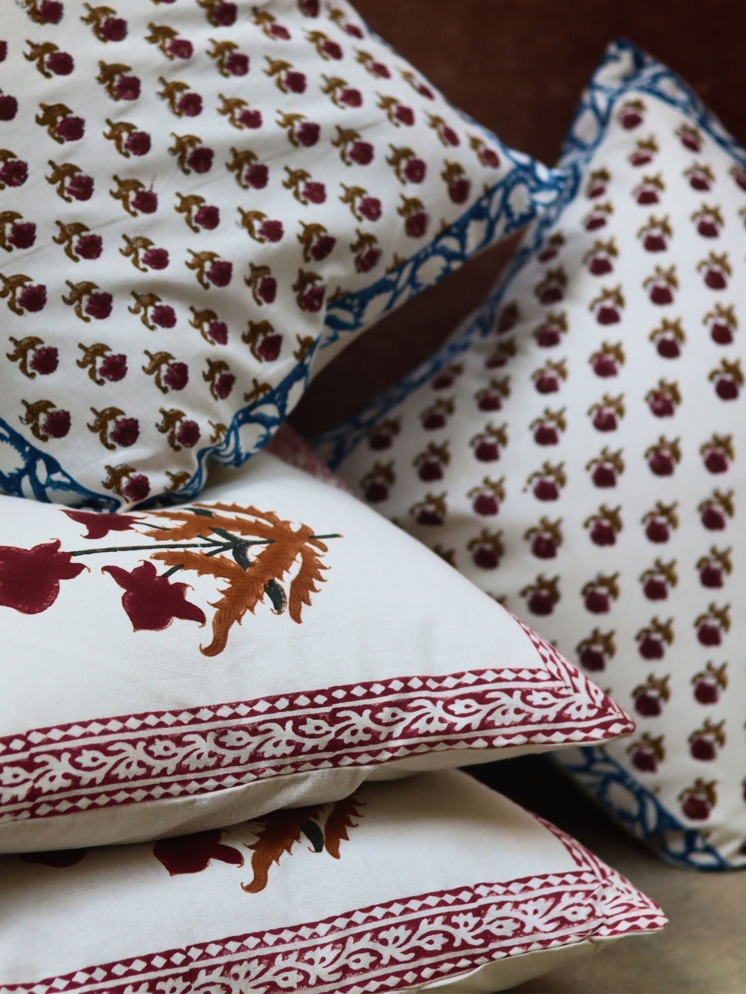 Maroon Floral & Floral Foliage cushion cover combo with premium quality material