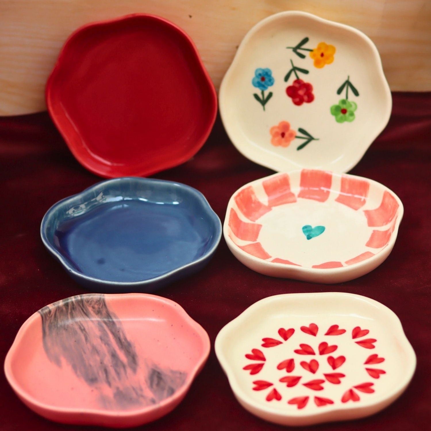 Set of 6 Chic Treats Dessert plates (for the price of 5) made by ceramic