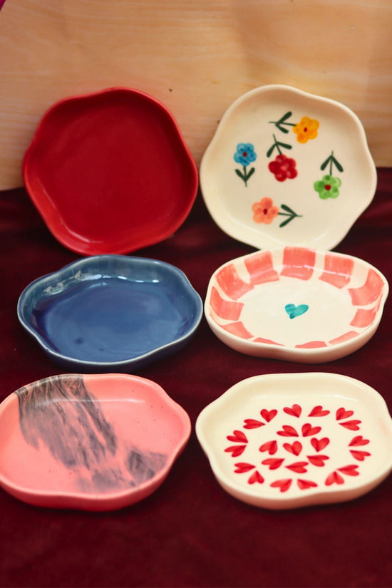 Set of 6 Chic Treats Dessert plates (for the price of 5) made by ceramic