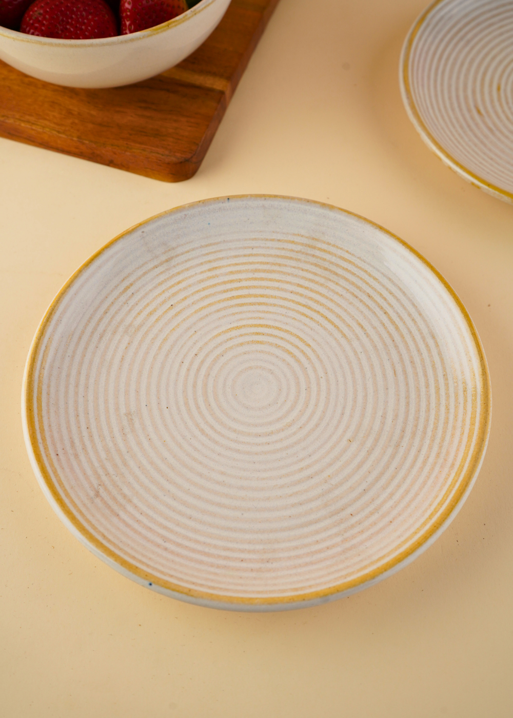 pearl white swirl quarter plate with white color
