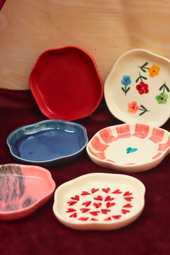 Set of 6 Chic Treats Dessert plates (for the price of 5) with premium quality material
