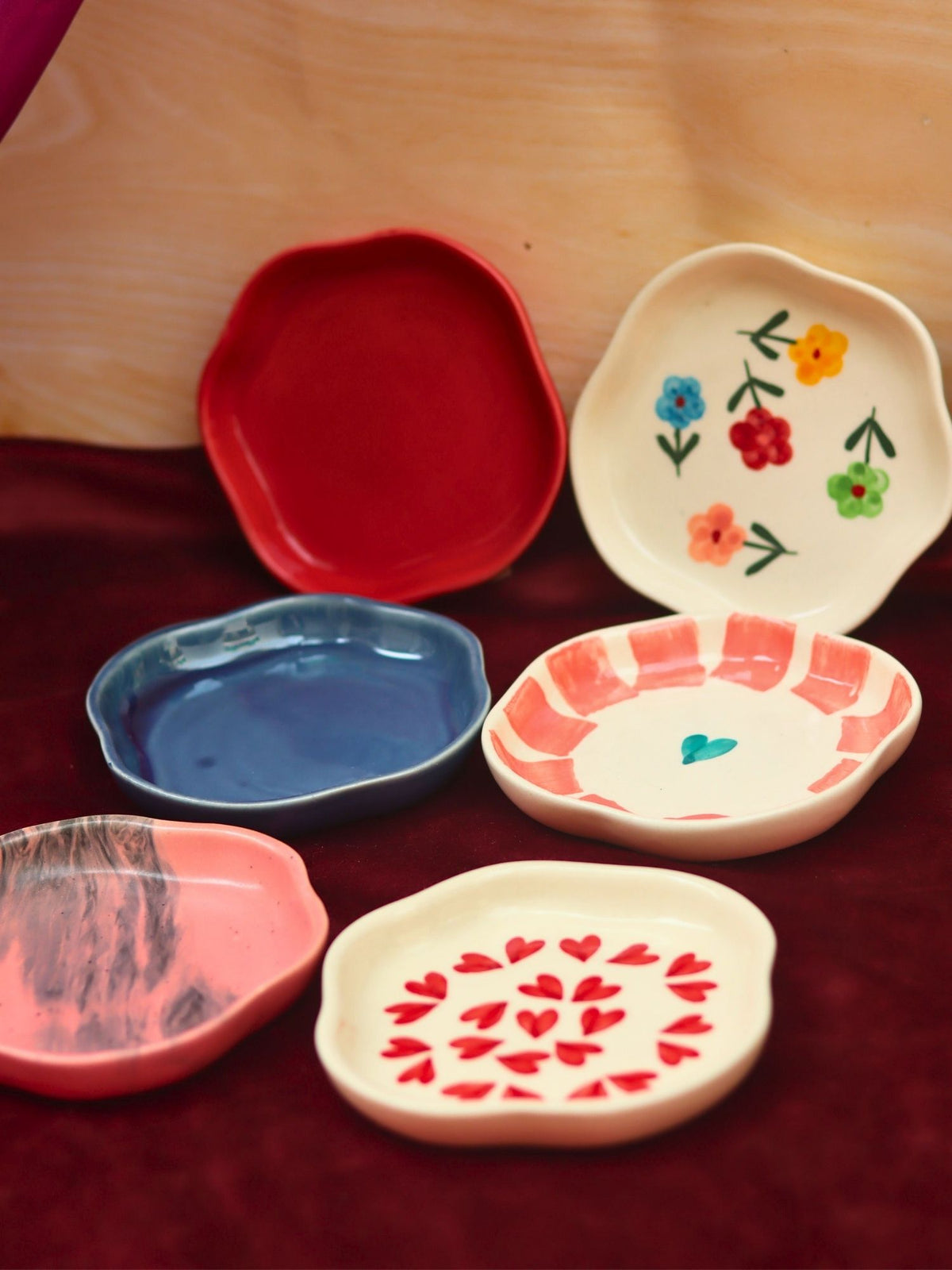 Set of 6 Chic Treats Dessert plates (for the price of 5) with premium quality material