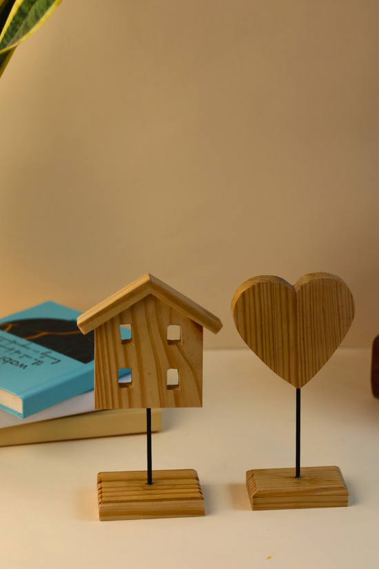 wooden hut & heart stand 
