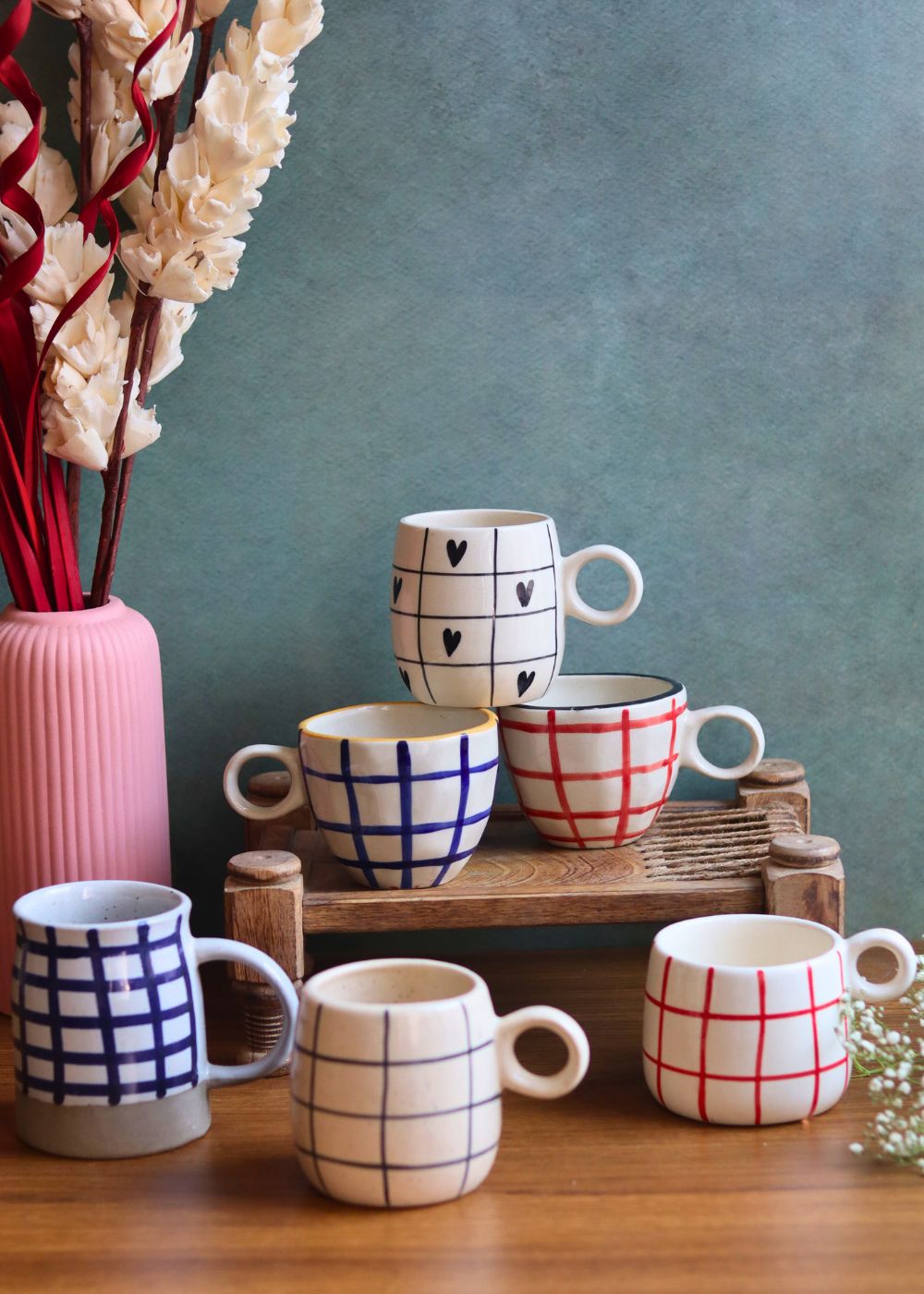 chequered mugs made by ceramic 
