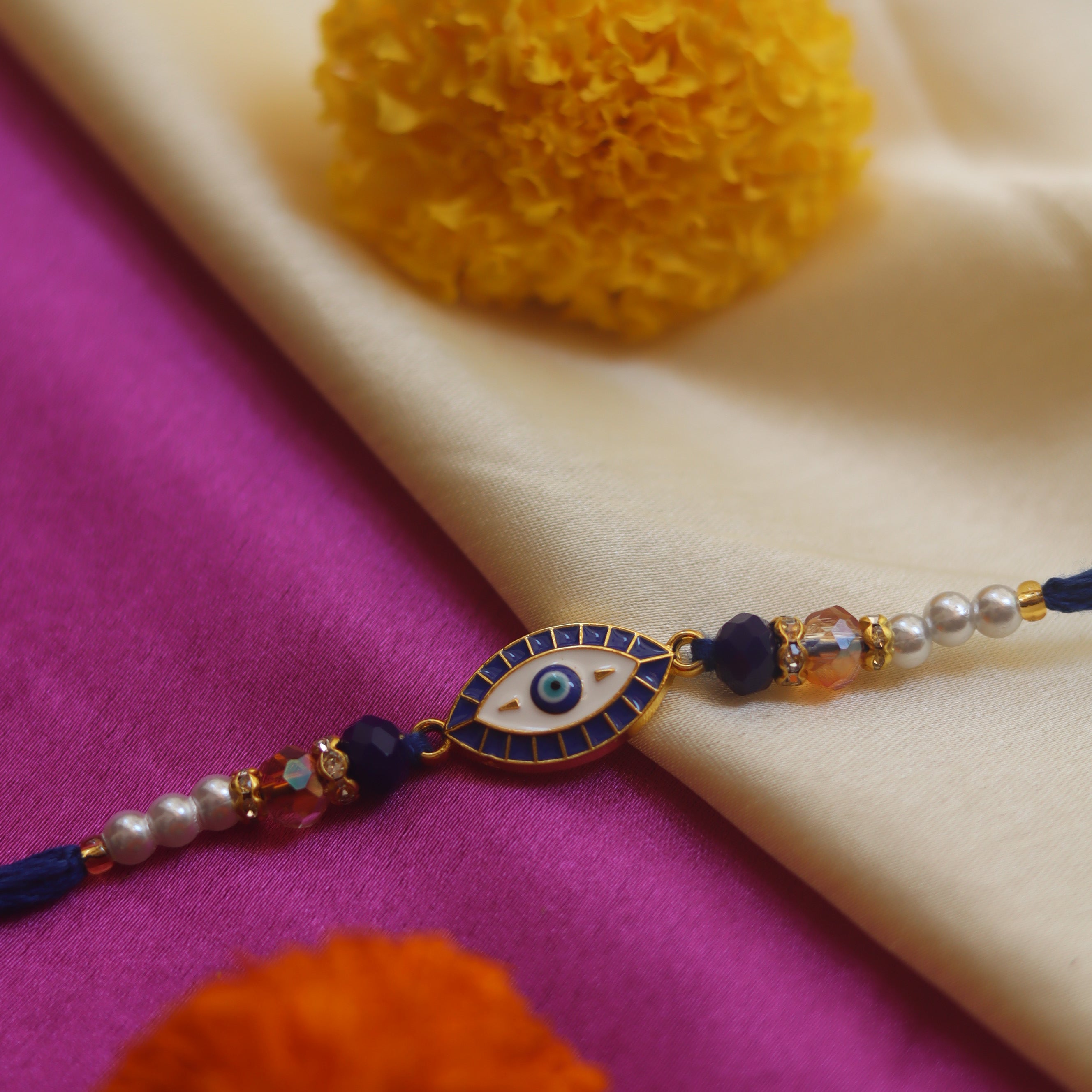 Nazar se bache Rakhi