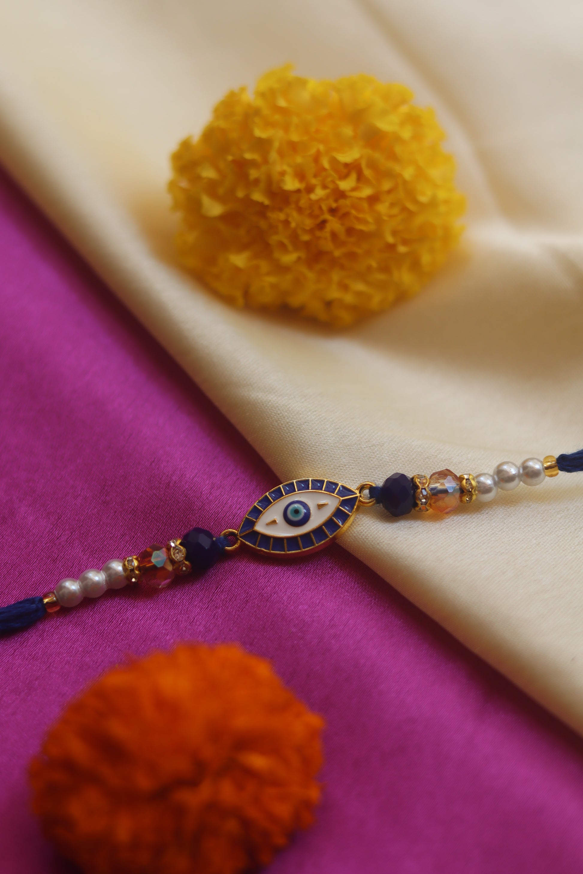 Nazar se bache Rakhi