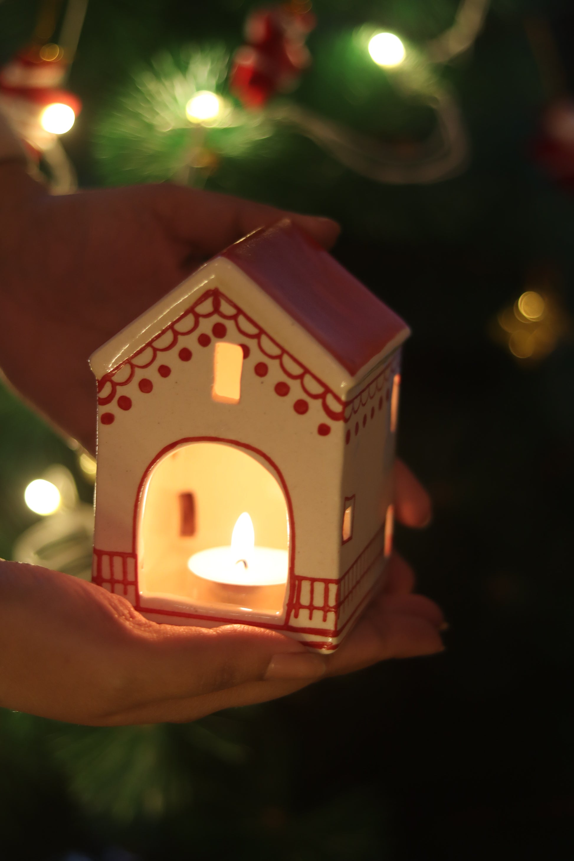 Christmas Hut Tea light Diffuser