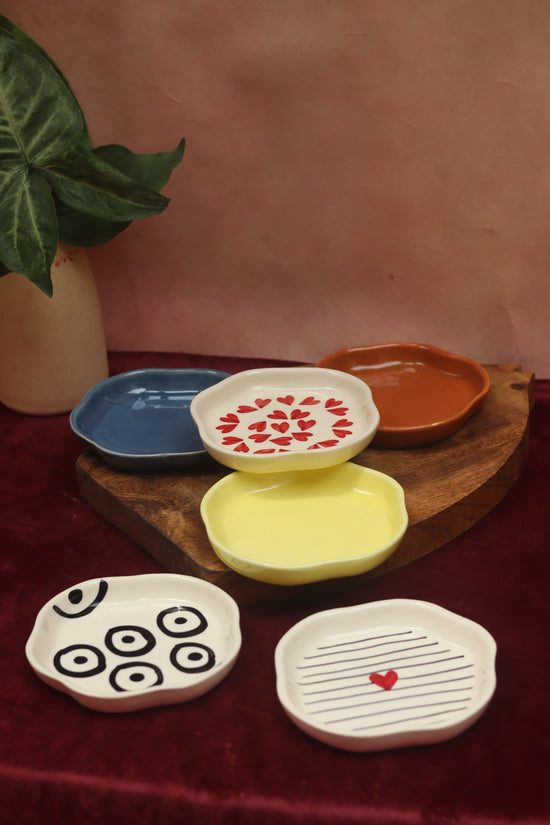 Set of 6 Classic treat handmade dessert plate (for the price of 5) handmade in India