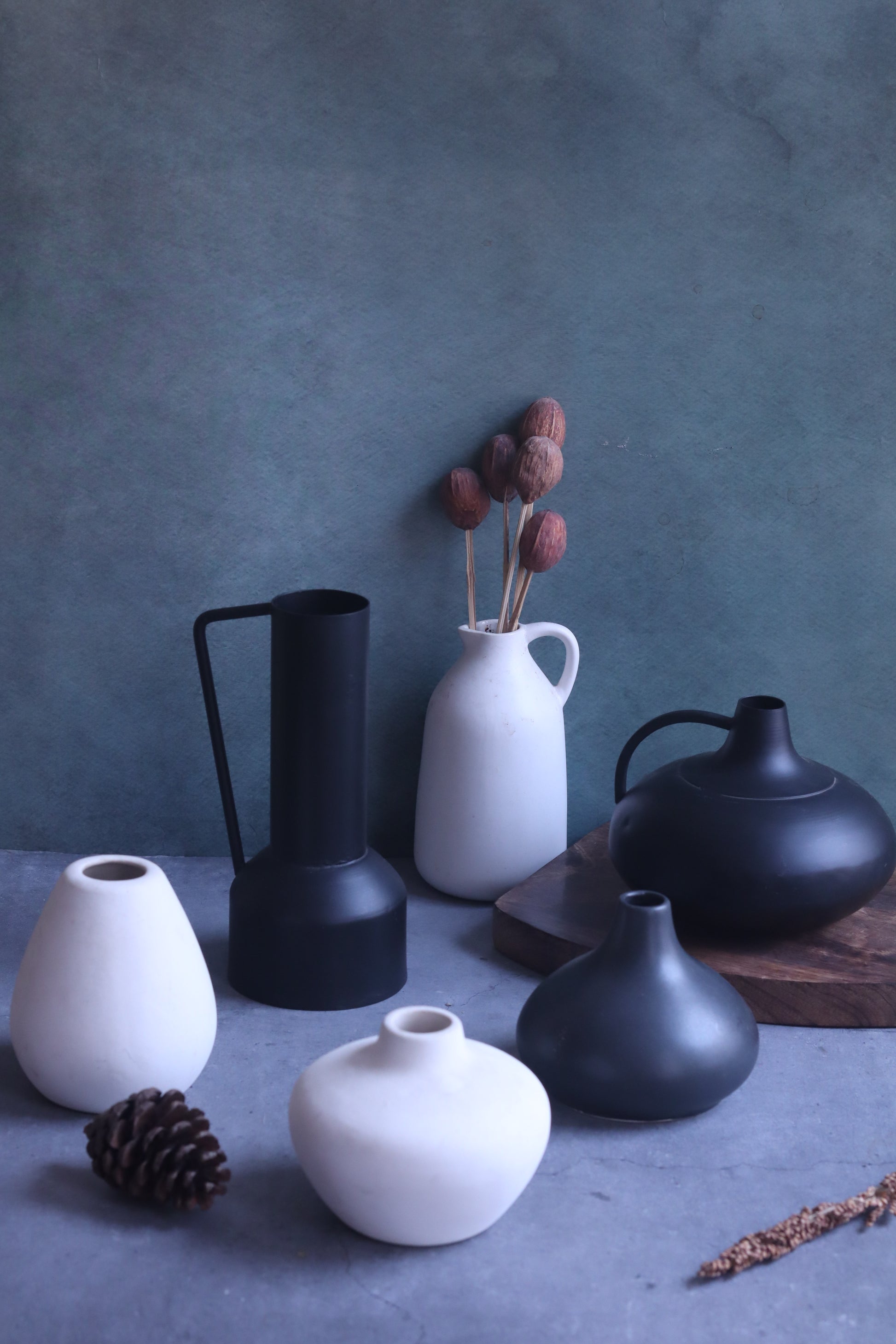 Set of 6 Black & White Vases (for the price of 5)