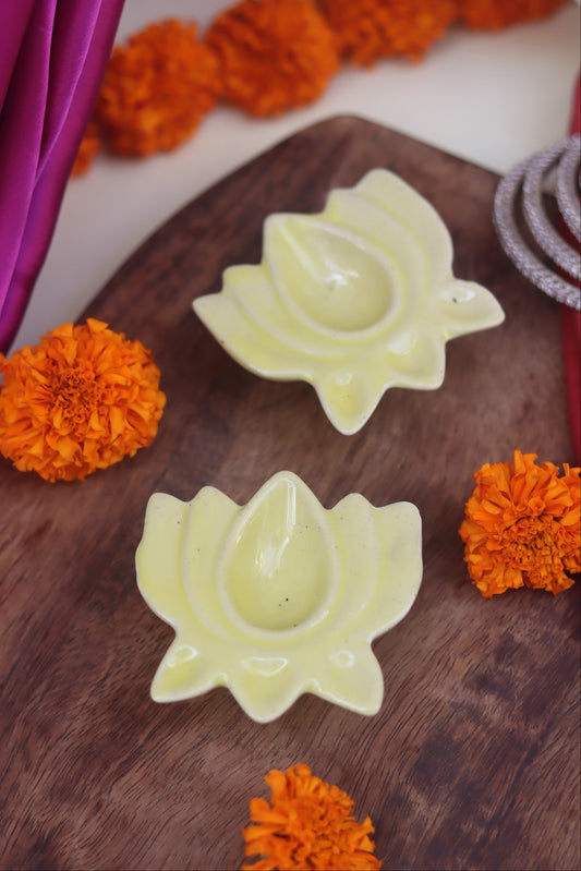 Set of 4 - Yellow Lotus Diya