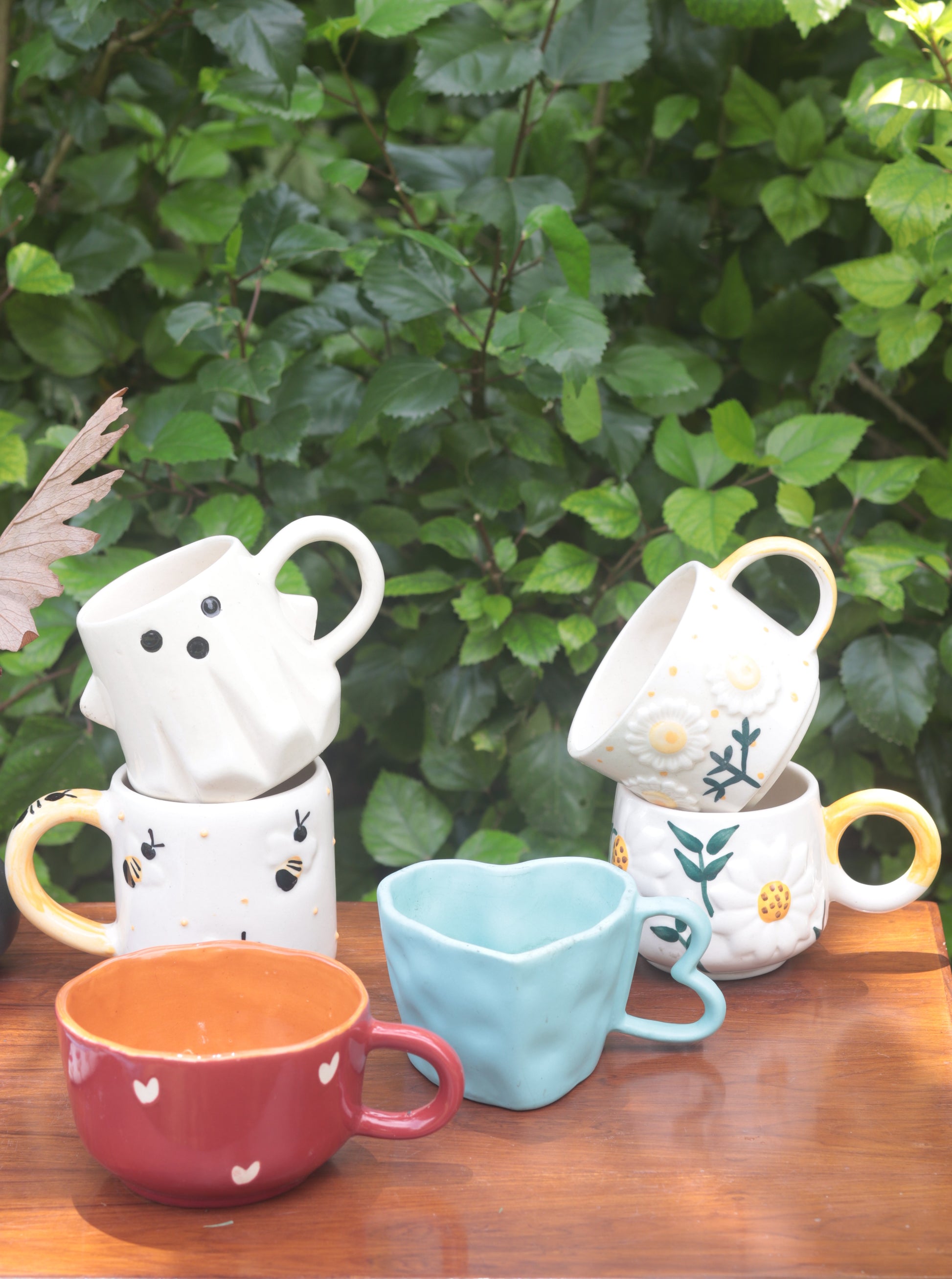 Set of 6 Floral & Heart Mugs (for the price of 5)