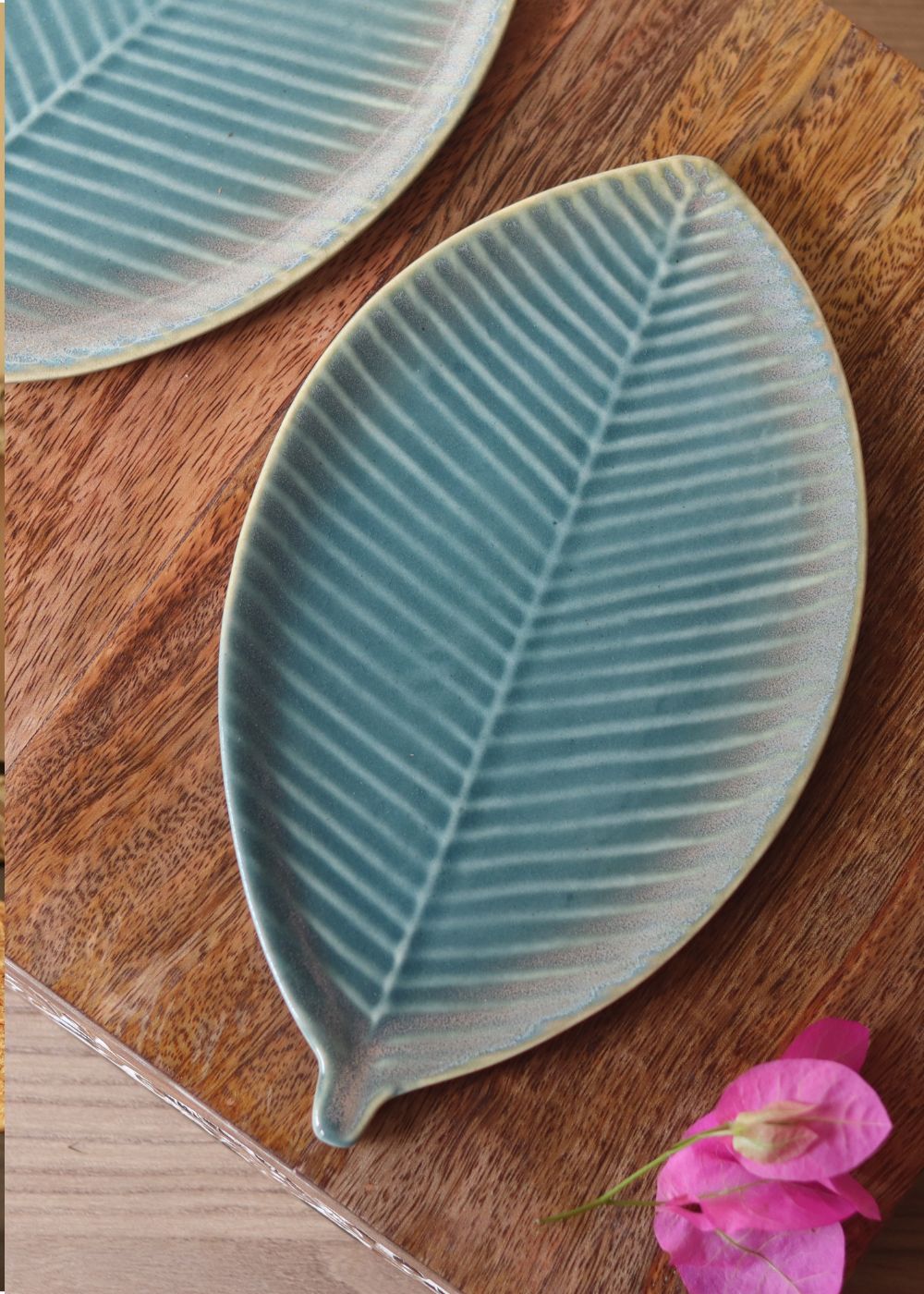 Green leaf shaded platter 