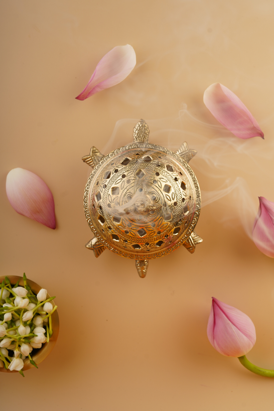 Tamra dhoop dani with flowers & petals