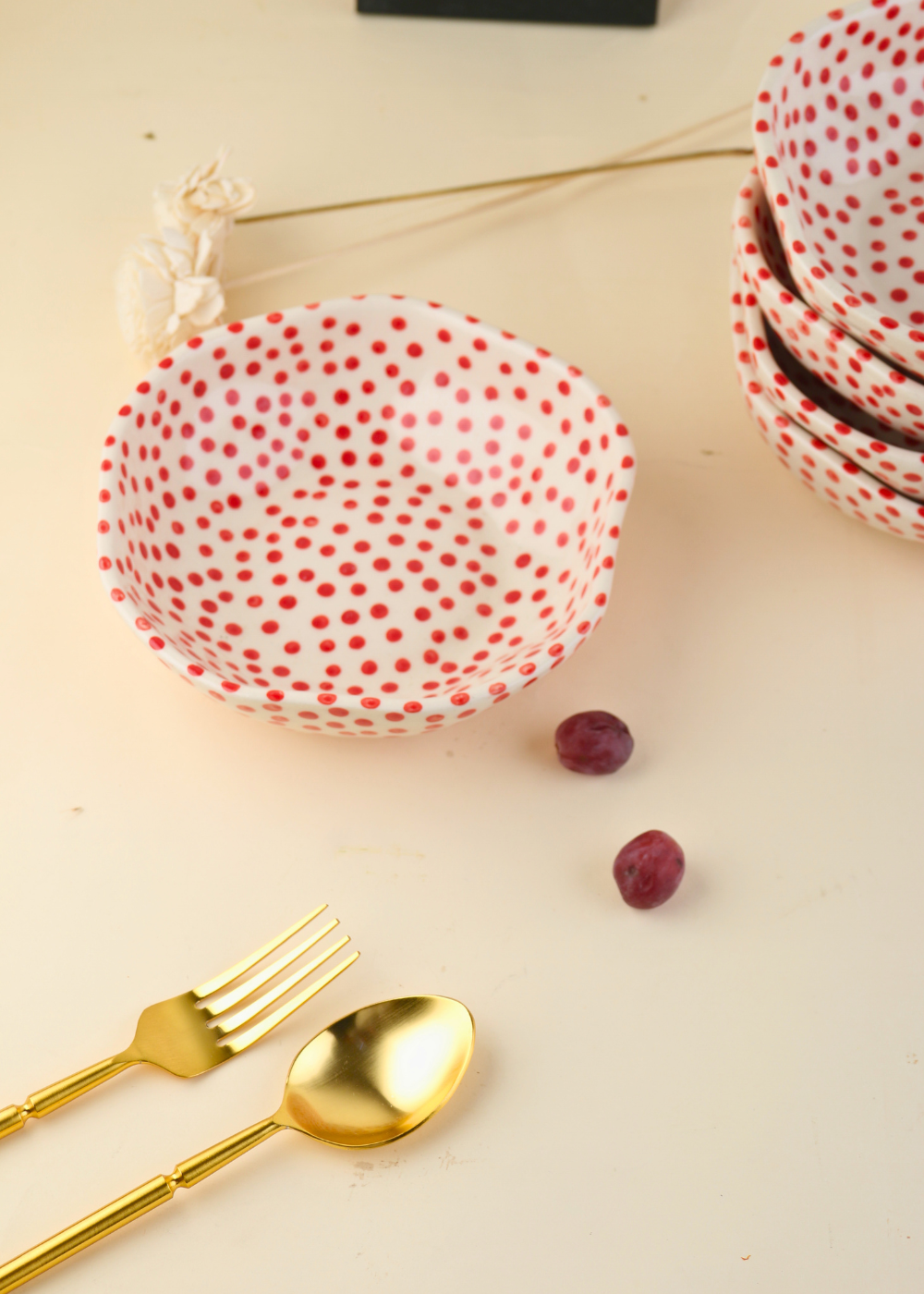Ceramic bowls with cutleries