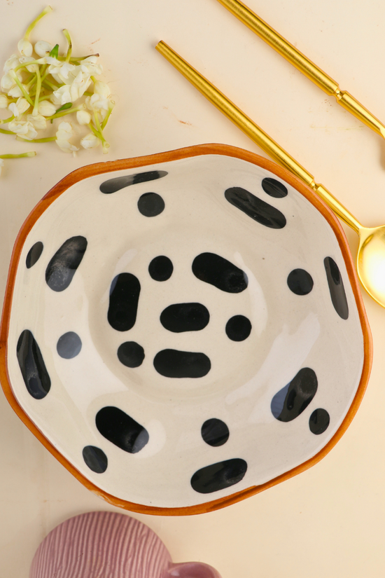 Dinnerware bowls with cutleries