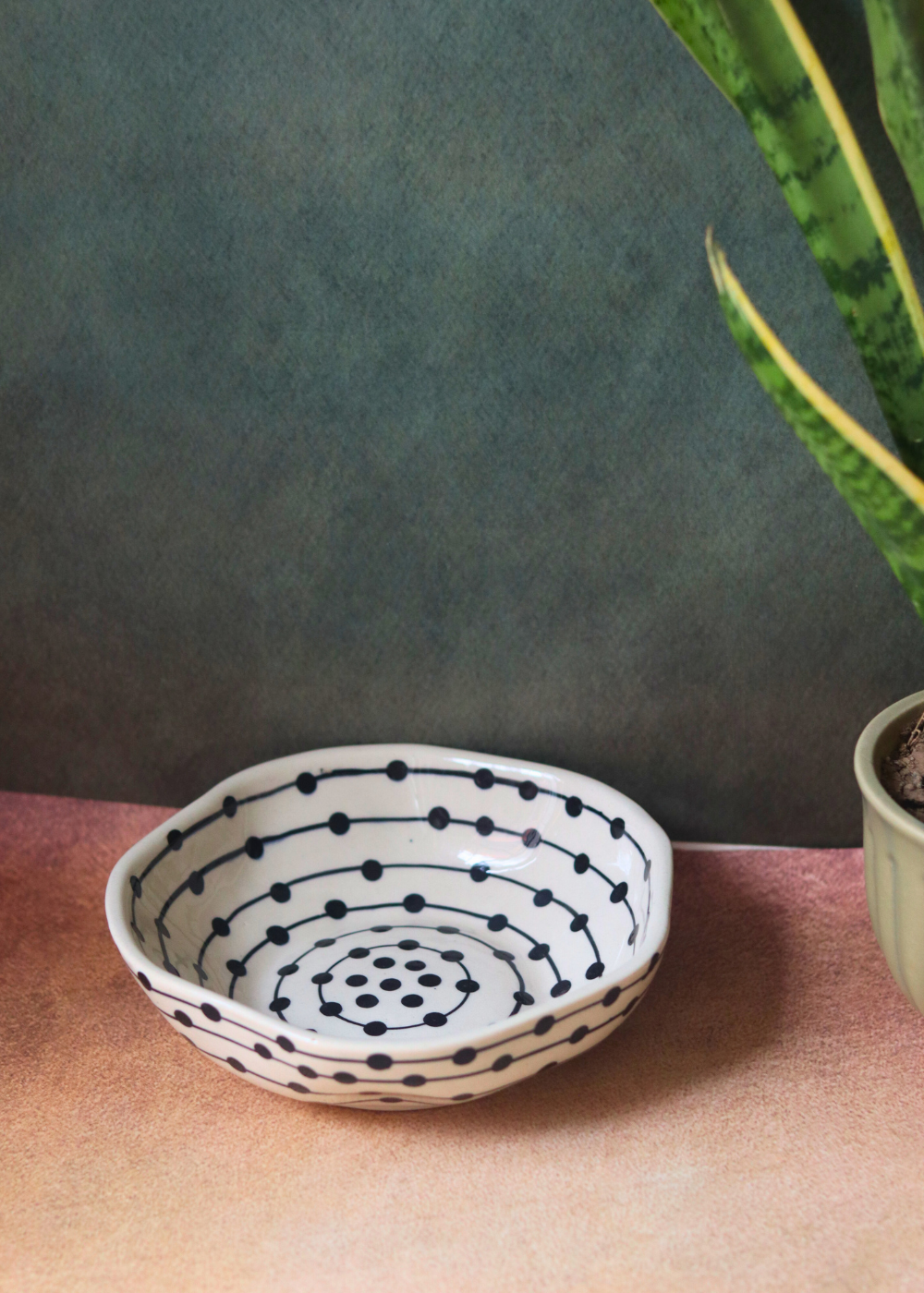 Stunning black dotted lines bowl