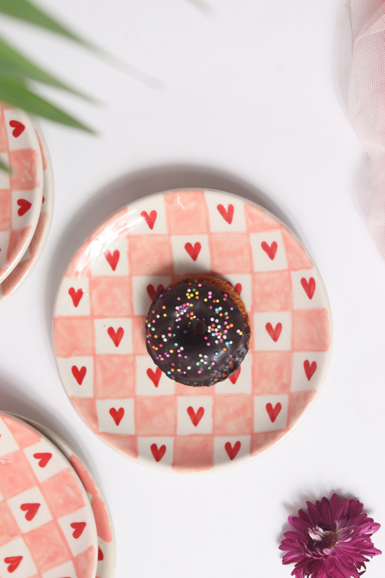 Chequered heart dessert plates with dessert