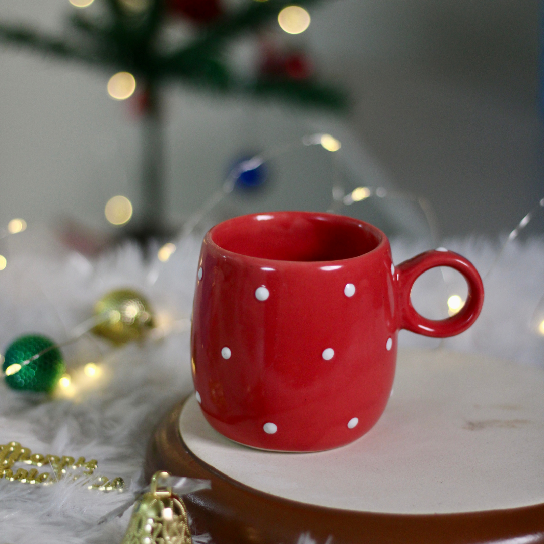 Christmas cuddle coffee mug red with white polka