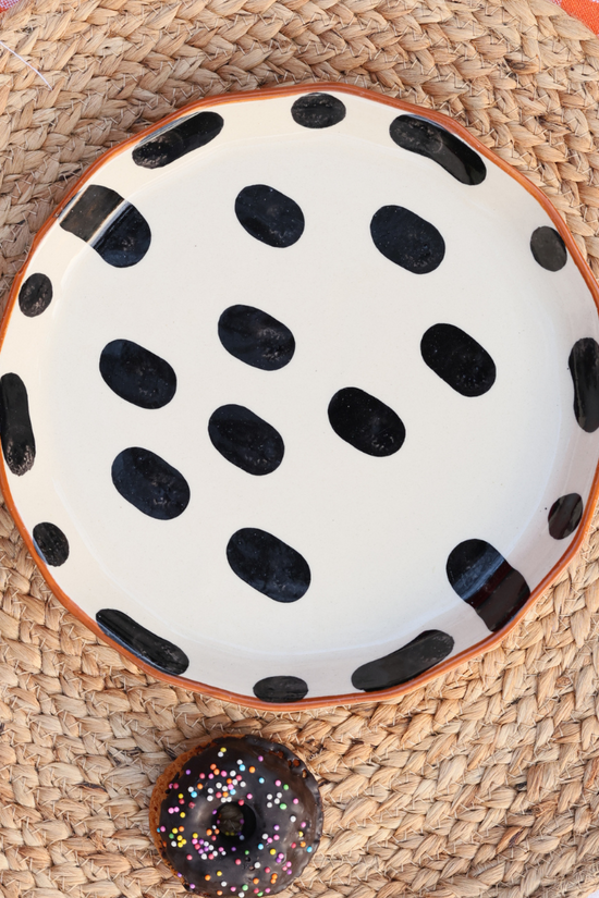 Black blocks plate on a mat with donut