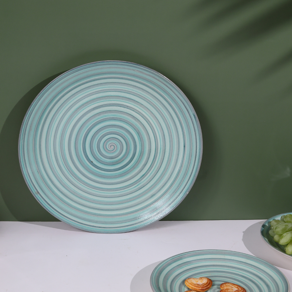 Green spiral dinner plate 