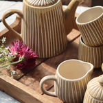 Tea pot & mugs in a tray 
