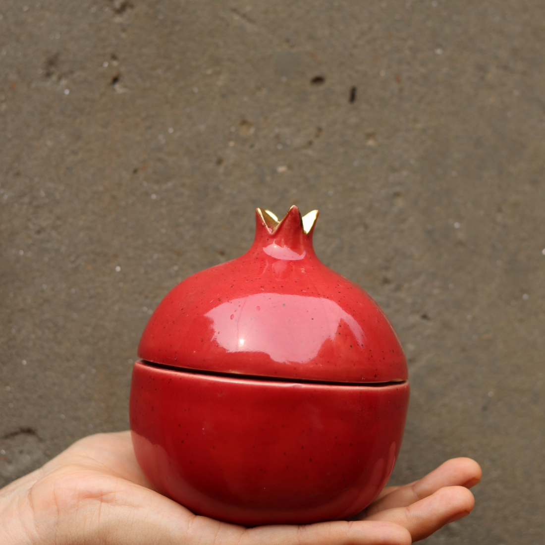 Anar jar with lid red color 