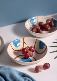 Blue and brown ring bowls with grapes