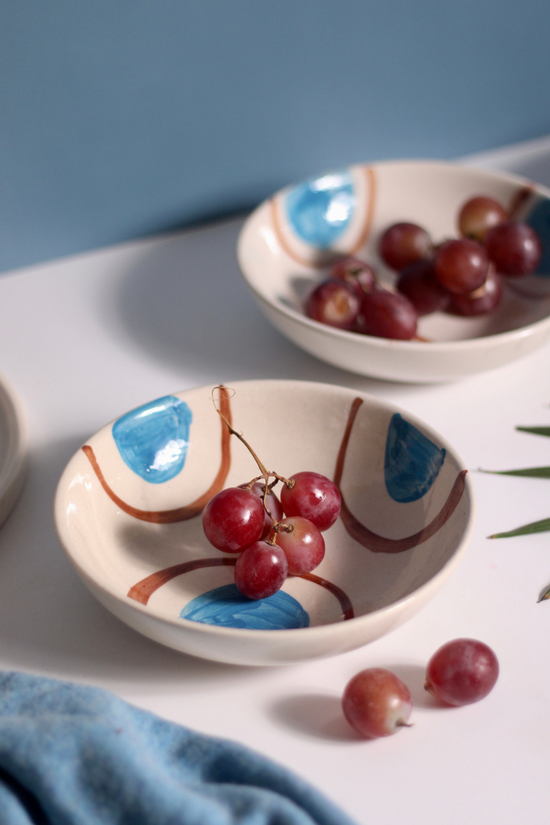 Blue and brown ring bowls with grapes