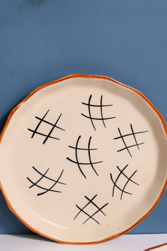 Dinnerware plate black & white 