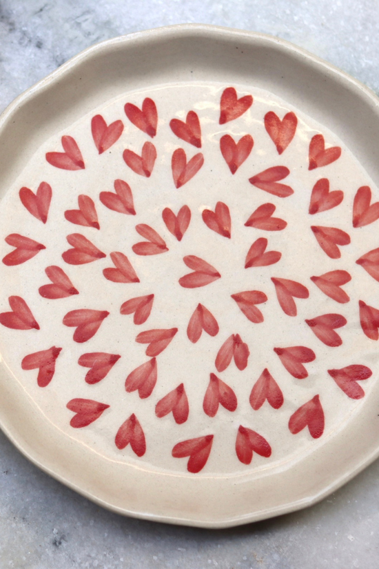 Serveware all red heart plate ceramic 