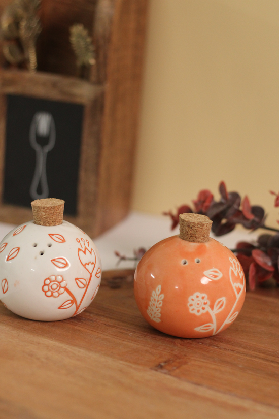Ceramic salt & pepper shakers 